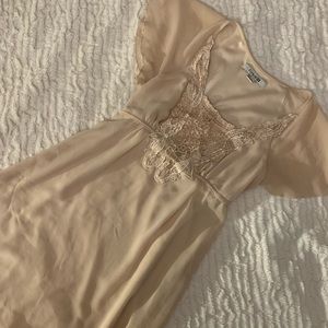 Sweet flowy chiffon dress pale pink